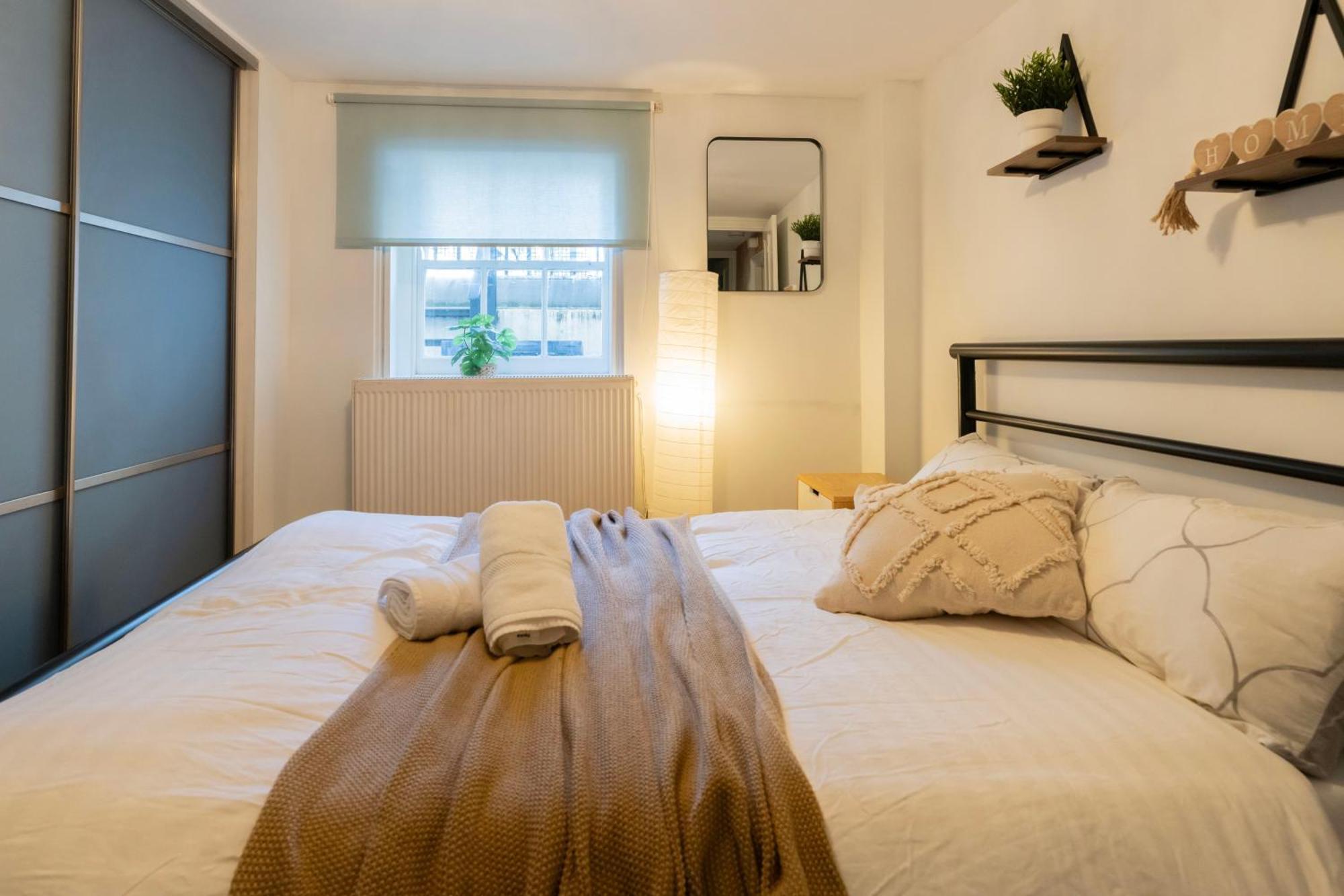 Apartamento Gorgeous 2Bed House In New Road Londres Exterior foto
